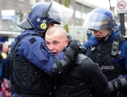 Массовые столкновения в Англии пресечены полицией (ВИДЕО)