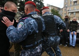 Если оппозиция будет вести себя правильно, никакой "беркут" не спасет власть