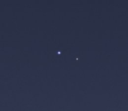 Землю сфотографировали на фоне колец Сатурна (ФОТО)