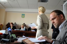 Власенко настаивает на лечении Тимошенко за границей