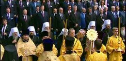 Омельченко и Герман не могли прорваться на молебен на Владимирской горке (ВИДЕО)