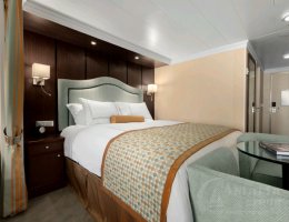 Завтра в Одесском порту ожидают заход новейшего круизного лайнера Luxury-класса (ФОТО)