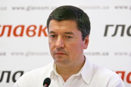 Политолог рассказал, что тормозит назначение выборов в Киеве