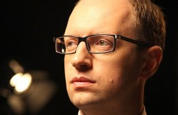 Яценюк предложил россиянам защиту