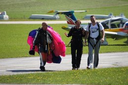 Виталий Кличко приобщает семью к парашютному спорту (ФОТО)