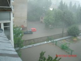 В Луцке свирепствует стихия: затопило целый квартал (ФОТО+ВИДЕО)