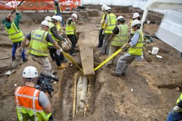 В Британии археологи раскопали загадочный двойной гроб-"матрешку" (ФОТО)