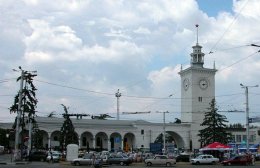 На железнодорожном вокзале в Симферополе застряли тысячи отдыхающих