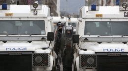 "Католик с гугенотом опять сошлись в бою". Массовые беспорядки в Ирландии (ВИДЕО)