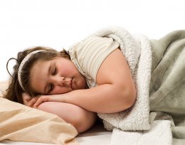 Дефицит сна может привести к ожирению и появлению живота