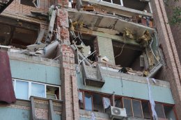 В жилом доме Луганска прогремел взрыв, число жертв растет (ФОТО)