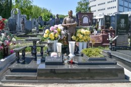 Смерть - это только начало. Или как покоятся на кладбищах украинские политики (ФОТО)