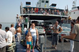 Российским туристам не удается бесплатно покинуть Крым