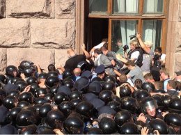 Как оппозиция пыталась штурмом взять Киевсовет (ФОТО+ВИДЕО)