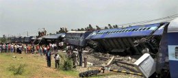 В Индии поезд раздавил более 20 человек