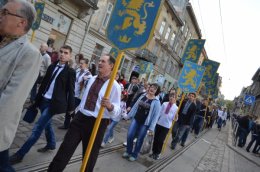 Яценюк и Кличко присоединились к шествию "мировых украинцев" во Львове