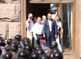Что хотел доказать Арсений Яценюк, штурмуя Киевсовет