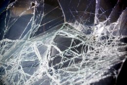 В Киеве Lexus на полном ходу "догнал" рейсовый автобус (ВИДЕО)