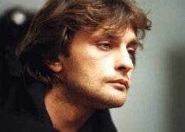 Александр Домогаров устал и хочет стать отшельником Александр Домогаров устал и хочет стать отшельником