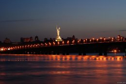 Янукович считает, что продление запрета на строительство в Киеве навредит экономике