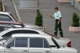 В столице начали проверку парковок