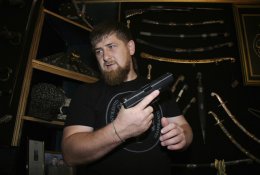 Кадыров открыл памятник женщине, воевавшей против России