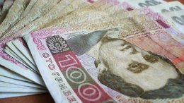 Гривну ждет девальвация, но до выборов ее будут сдерживать