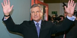 Александр Квасневский: «Ни шагу назад, позади Москва»