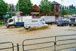 В Сочи объявлено чрезвычайное положение из-за угрозы наводнения