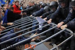 Как киевляне брали штурмом «комендатуру Януковича» (ФОТО+ВИДЕО)