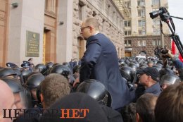 Как киевляне брали штурмом «комендатуру Януковича» (ФОТО+ВИДЕО)