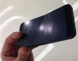 Все больше пользователей недовольны новым iPhone 5S