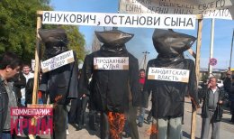 Бунт в Крыму: «Янукович, останови сына!» (ФОТО)