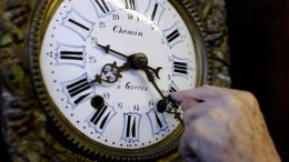 Как пережить перевод часов на зимнее время