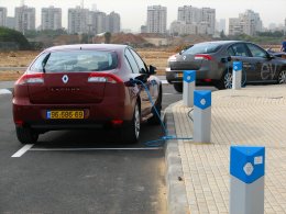 В Киеве построят 20 бесплатных точек зарядки для электромобилей
