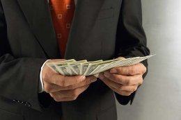 Кто содержит украинских политиков