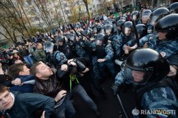 Полиция Москвы задержала 1200 человек на овощебазе в Бирюлево