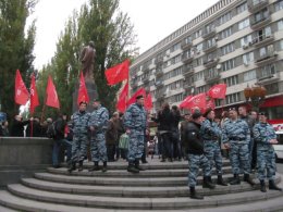 В Киеве прошли митинги двух ярых политических противников (ФОТОРЕПОРТАЖ)