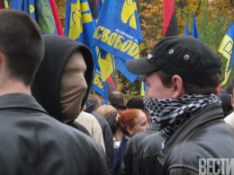 В Киеве прошли митинги двух ярых политических противников (ФОТОРЕПОРТАЖ)