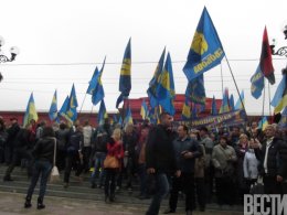В Киеве прошли митинги двух ярых политических противников (ФОТОРЕПОРТАЖ)