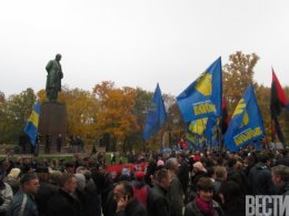 В Киеве прошли митинги двух ярых политических противников (ФОТОРЕПОРТАЖ)