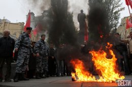 В Киеве прошли митинги двух ярых политических противников (ФОТОРЕПОРТАЖ)