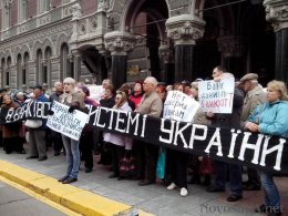 Обманутые вкладчики устроили акцию у здания НБУ (ФОТО)