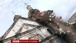 На Филиппинах колокольня обрушилась на прохожих (ВИДЕО)