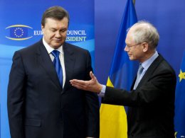 С каждым днем Киев и Брюссель все больше зажимают мощные тиски цейтнота
