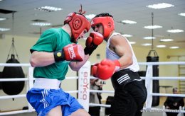 Украинец побил израильтянина на ЧМ по боксу (ВИДЕО)