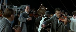 Роковая скрипка, под звуки которой тонул "Титаник", продана на аукционе (ФОТО)