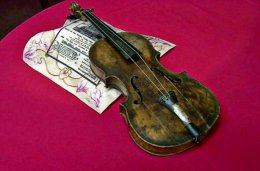 Скрипка с легендарного "Титаника" продана за $ 1,5 млн