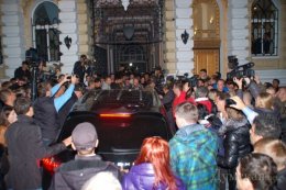Сторонники Маркова штурмом взяли двор ГУ МВД Украины в Одессе (ФОТО+ВИДЕО)