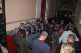 Сторонники Маркова штурмом взяли двор ГУ МВД Украины в Одессе (ФОТО+ВИДЕО)